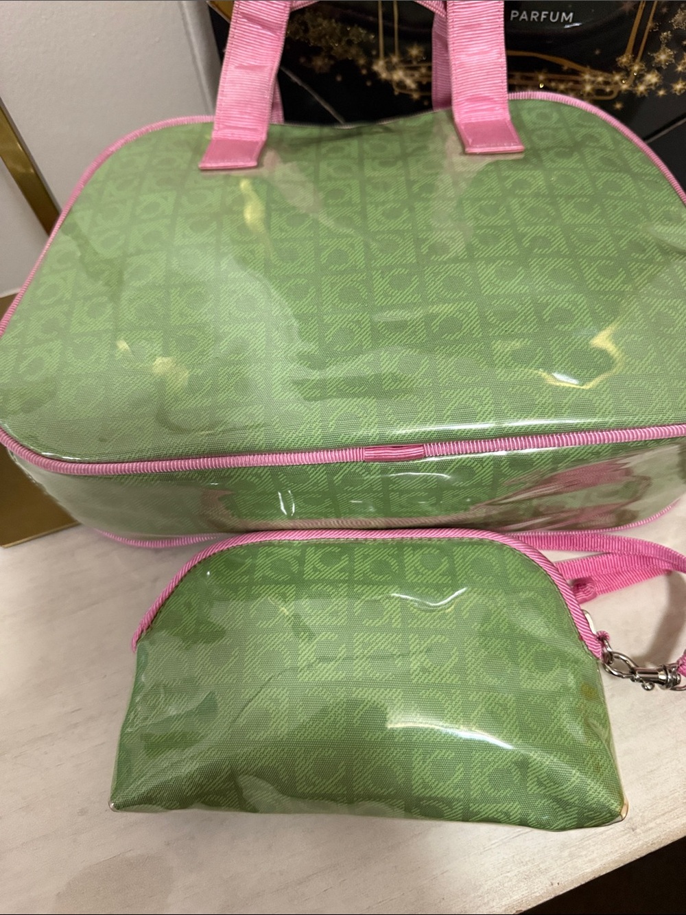 Liz Claiborne Green and Pink Cosmetic Tote with Matching Wristlet - Picture 6 of 10
